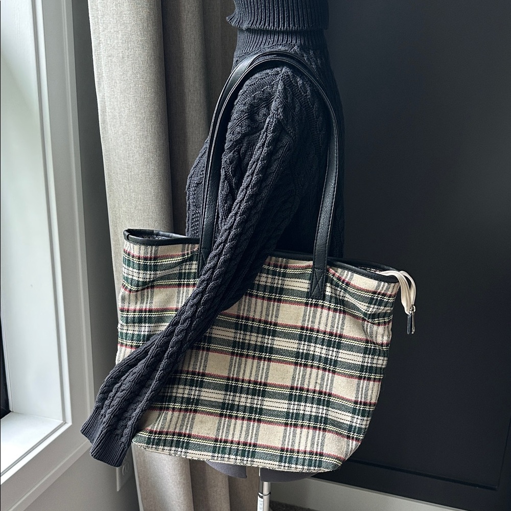 Elegant Plaid‎ Tote Bag - Black and Cream